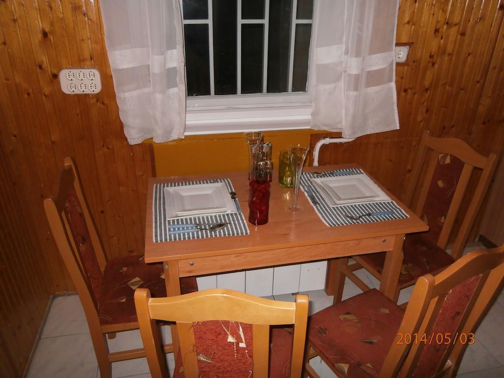 Highland Apartment Будапеща Стая снимка